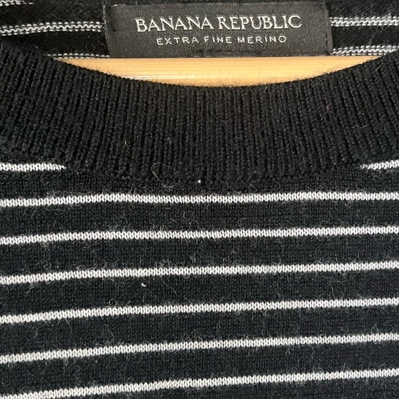 Banana Republic Women's Black and White Striped merino wool Crewneck Sweater - Picture 2 of 4